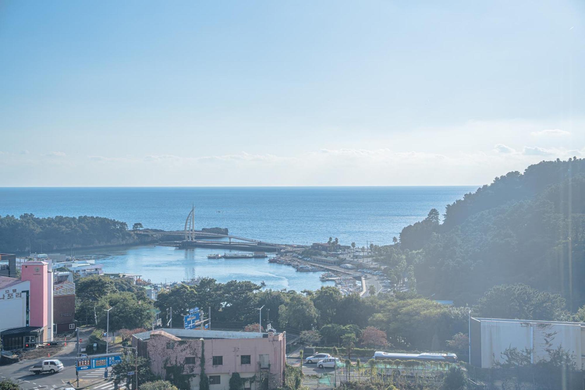 From H Ocean Palace Hotel Сеогвипо Екстериор снимка